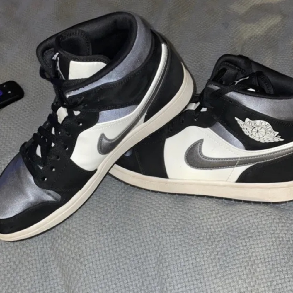 Nike Air Jordan 1 Mid SE Satin Toe Smoke Grey Men’s Shoes Sz 9.5 852542-011